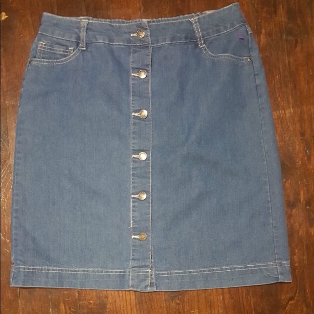 Front button denim jean skirt